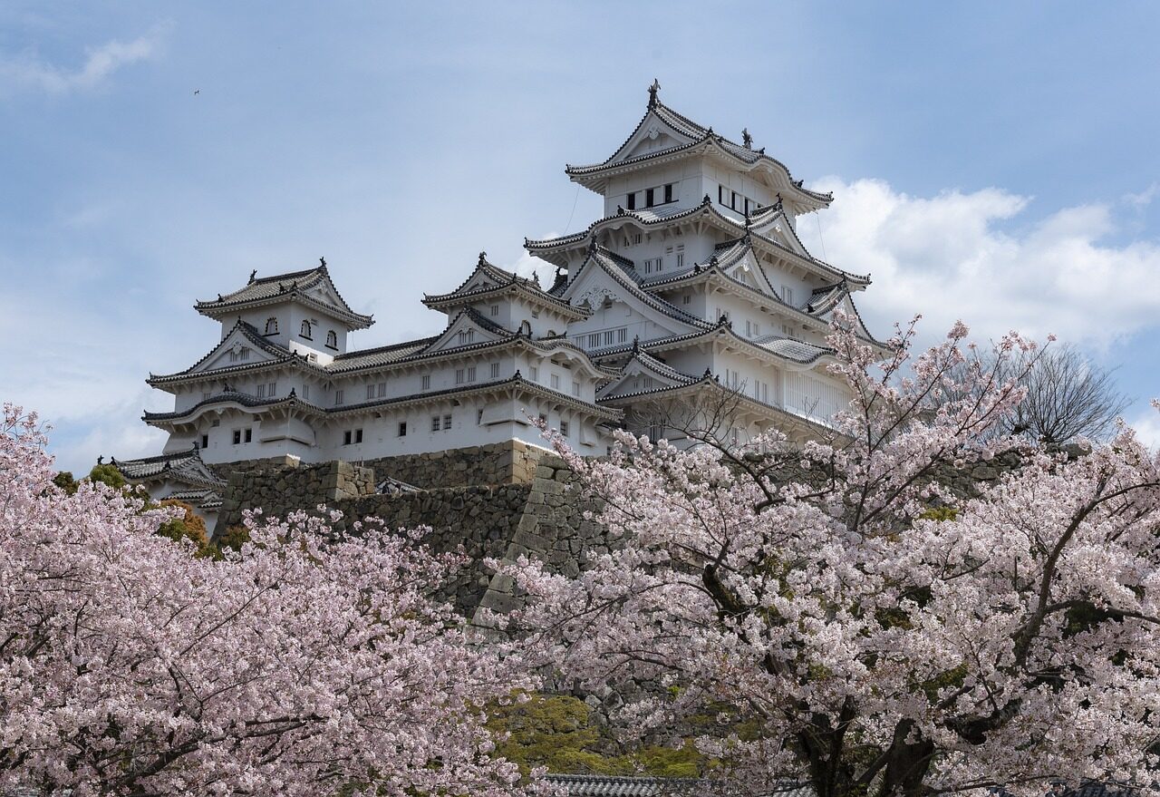 heritage, japan, castle, himeji, white, nature, heron, history, tourism, architecture, feudal, asia, ancient, sky, unesco, fortress, landmark, famous, roofing